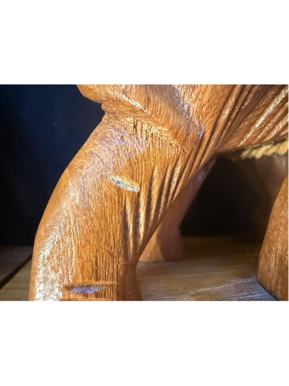Pair of vintage hand carved genuine teak wood Elephants bookends saddle & strap - Picture 16 of 16